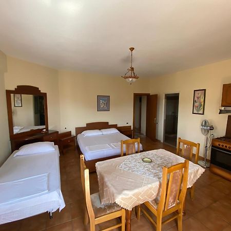 Villa Lilaj Vlorë エクステリア 写真